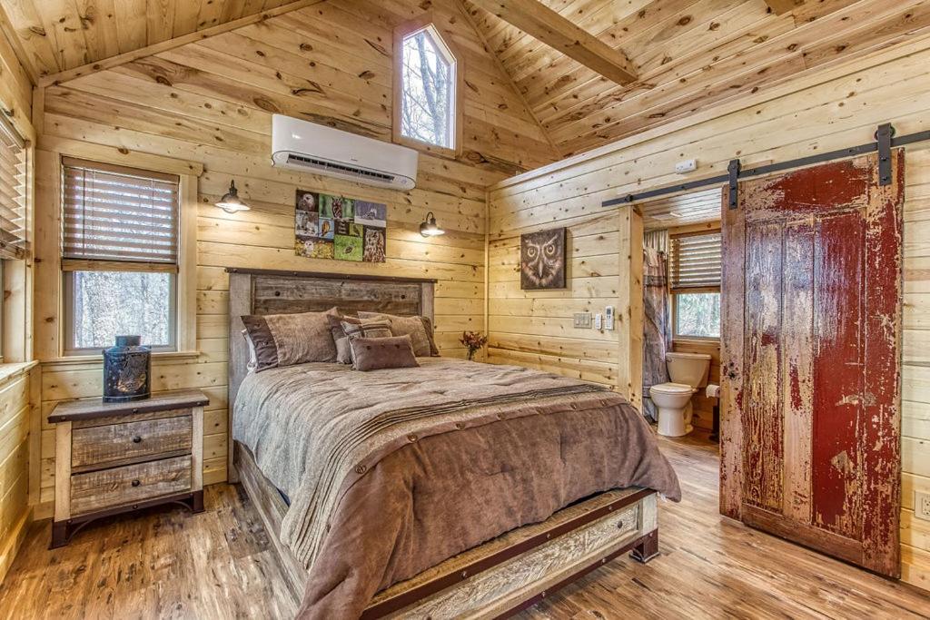 Owls Nest Tree House Hot Tub, Wifi, 1089 Free Tickets Each Paid Day, Dollywood And More سيفيرفيل الغرفة الصورة