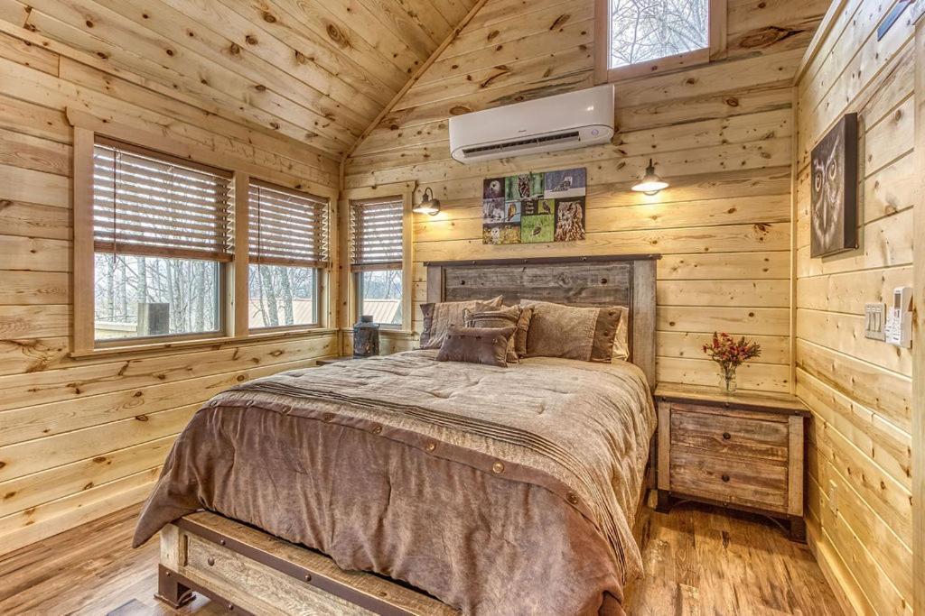 Owls Nest Tree House Hot Tub, Wifi, 1089 Free Tickets Each Paid Day, Dollywood And More سيفيرفيل الغرفة الصورة